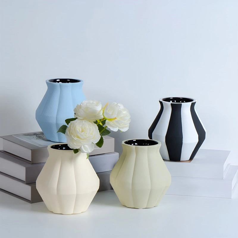 Petit Vase Décoratif Simple Couleurs Variées en Céramique présentation de tous les modèles sans fleurs.