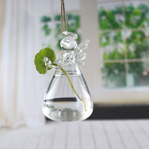 Soliflore Ange transparent en Verre suspendu avec plante verte.