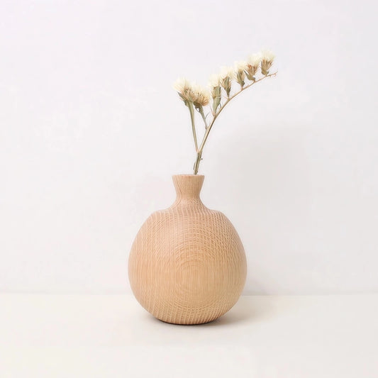 Soliflore Boule avec Col Fin en Bois, présentation du modèle A avec une tige séchée.