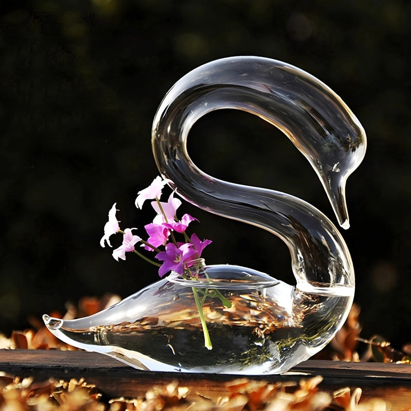 Soliflore Cygne Transparent en Verre présentation du modèle Femelle avec avec fleurs