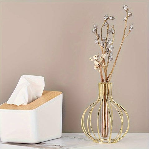 Soliflore en fer forme bulle présentation du modèle or sur une table blanche avec tiges florale.