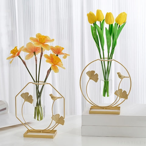 Soliflore gold oiseau et feuilles de Ginkgo présentation des modèles hexagonale et rond avec bouquets de fleurs sur une table blanche.