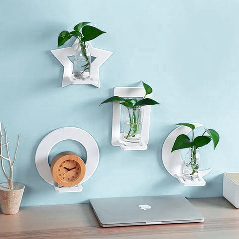 Soliflore en plastique encadrement géométrique mural blanc présentation tous les modèles avec plantes vertes.