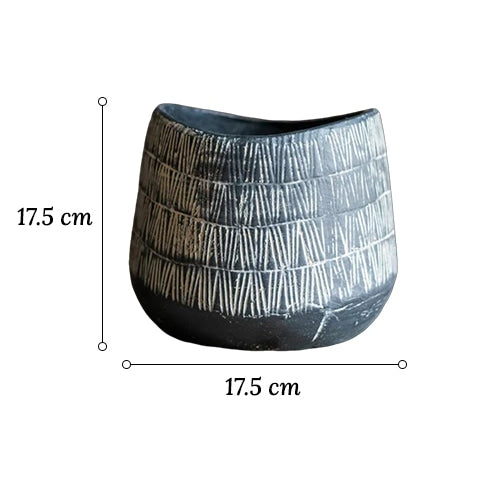 vase d'antan gris foncé strié blanc en céramique dimensions du modèle B sur fond blanc.