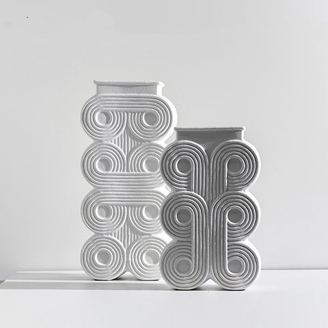 Vase Colonne Art Déco Motif Rond en céramique présentation des modèles Grand et Moyen sans fleurs sur une table blanche.