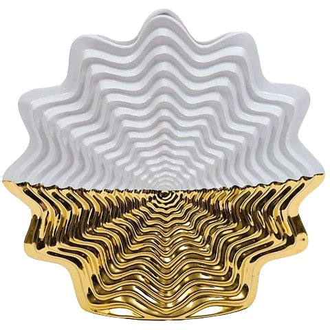 Vase artistique doré et blanc en céramique modèle A sur fond blanc.