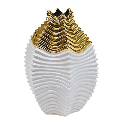 Vase artistique doré et blanc en céramique modèle B sur fond blanc.