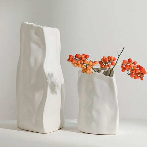 Vase artistique difforme deux tailles - Céramique original Modèles Blanc grand & Blanc petit avec fleurs présentation