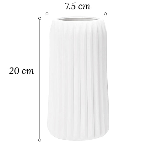 Vase Blanc Décoratif Style Origami en Céramique dimensions du modèle B sur fond blanc.