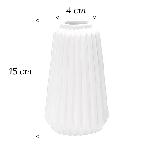 Vase Blanc Décoratif Style Origami en Céramique dimensions du modèle C sur fond blanc.