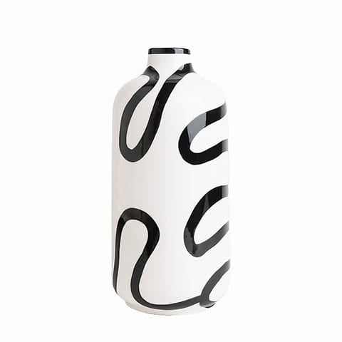 Vase blanc lignes abstraites noires design sur fond blanc.