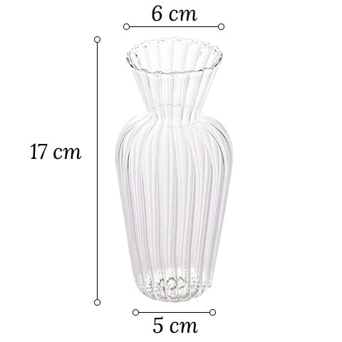Vase Chaloupé Strié à Collerette en Verre dimensions sur fond blanc.