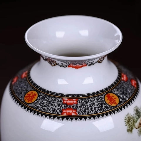 Vase Chinois Peint Motifs Animaux Porcelaine détails col et de la finition brillante.