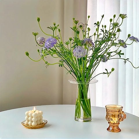 Vase collerette simple décoratif en Verre, présentation du modèle transparent 25 cm avec bouquet de fleurs sur une table.