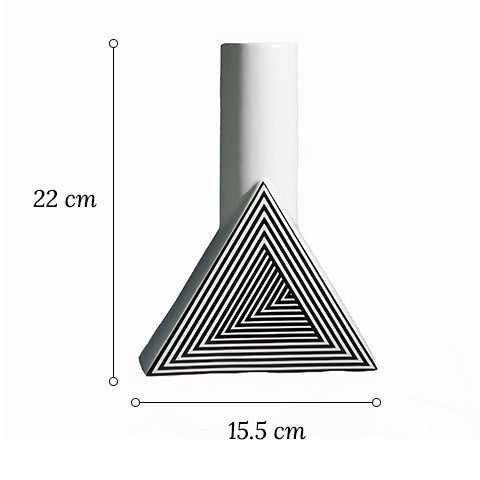 Vase créatif ligne géométrique effet hypnotique dimensions du modèle triangle sur fond blanc.