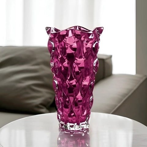 Vase de Luxe Effet Cristal Coloré en Verre présentation du modèle violet posé sur une table.