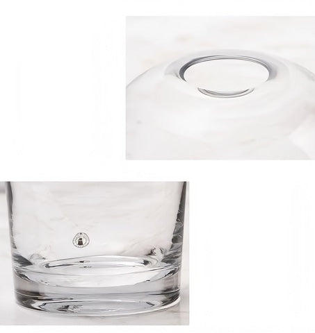 Vase décoratif gris ou blanc transparent en verre présentation des détails du col et du pied.