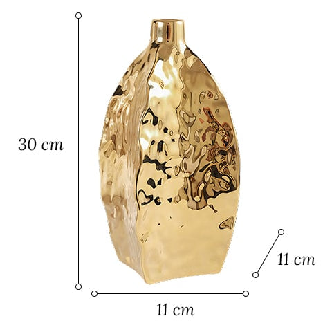 Vase doré relief asymétrique en céramique dimensions du modèle L sur fond blanc.