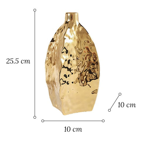 Vase doré relief asymétrique en céramique dimensions du modèle M sur fond blanc.