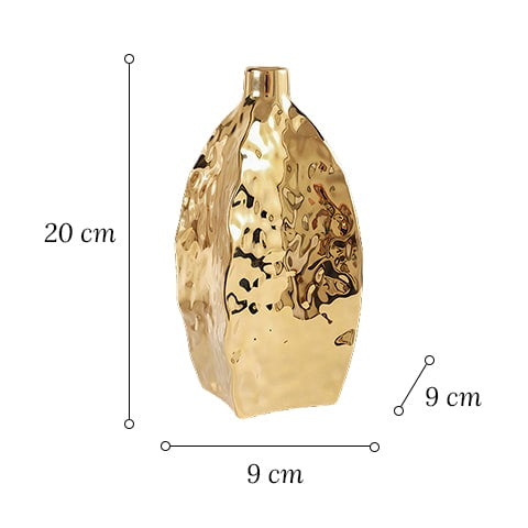 Vase doré relief asymétrique en céramique dimensions du modèle S sur fond blanc.