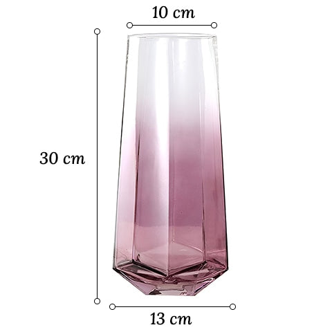 Vase élégant octogonal coloré translucide en verre dimensions sur fond blanc.