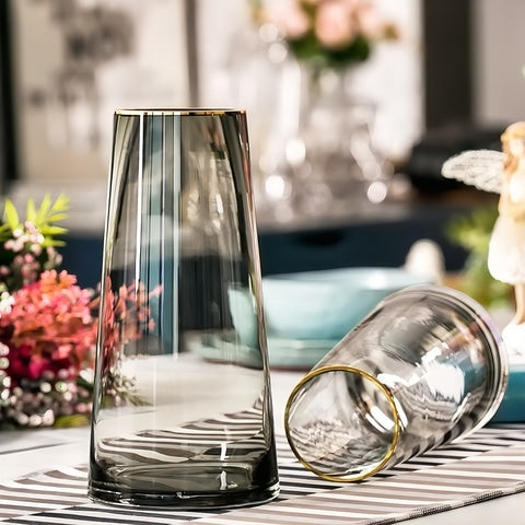 Vase en verre décoratif liseré doré présentation des modèles Gris 25cm et Transparent 25cm sans fleurs.