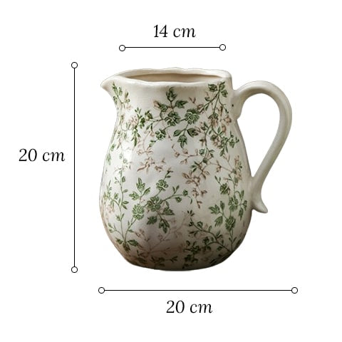 Vase d'époque motif feuillages verts en céramique modèle A forme cruche avec dimensions.