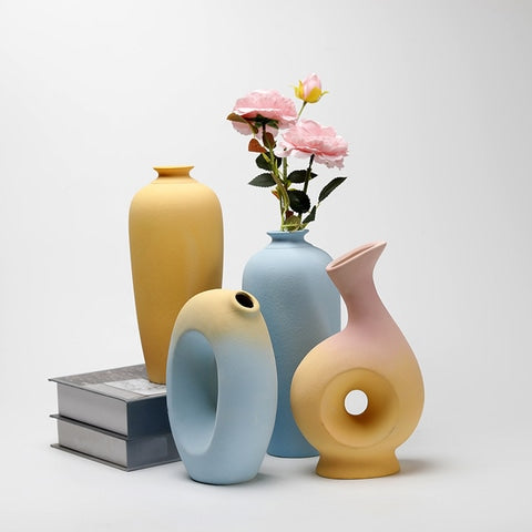 Vase forme irrégulière pastel dégradé présentation.