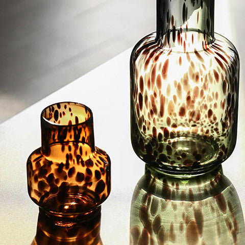 Vase léopard translucide en verre présentation modèle B