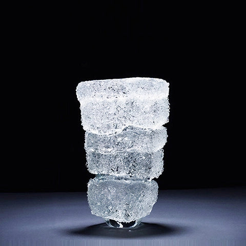 Vase luxueux spirale effet glacier en verre présentation.