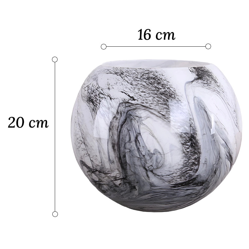 Vase Motif Marbre Rond Élégant en Verre dimensions du modèle grand sur fond blanc.