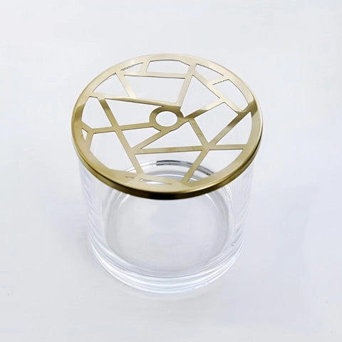 Vase Nordique Cylindrique Chic en verre en détails, vu de haut sans fleurs sur une table blanche.