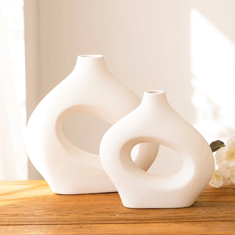 Vase Original Blanc Donut présentation des modèles Grand et Petit sans fleurs sur une table en bois.