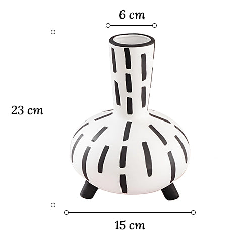 Vase original noir et blanc lignes pointillées en céramique dimensions sur fond blanc.