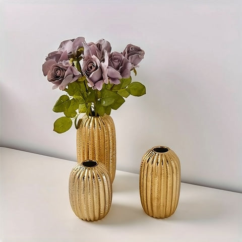Vase ovalisé couleur doré en céramique présentation des modèles S, M et L avec bouquet de roses.