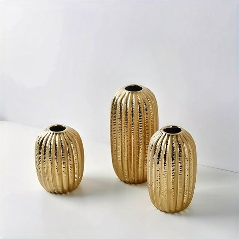 Vase ovalisé couleur doré en céramique présentation de tous les modèles sans fleurs.
