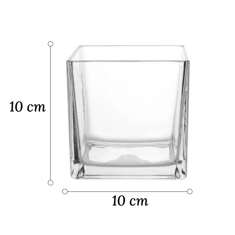 Vase Petit Cube Décoratif Transparent, dimensions modèle 10 cm sur fond blanc sans fleurs.