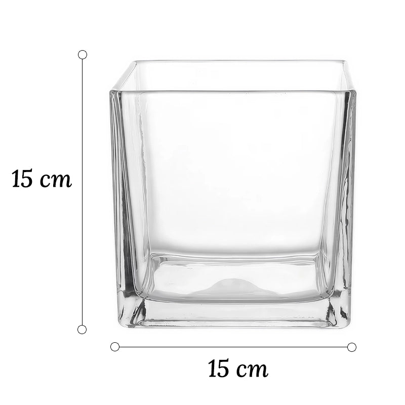 Vase Petit Cube Décoratif Transparent, dimensions modèle 15 cm sur fond blanc sans fleurs.