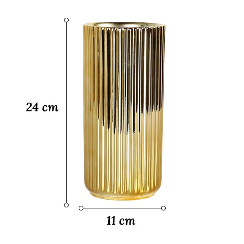 Vase plaqué or rayé raffiné en céramique dimensions du modèle L sur fond blanc.