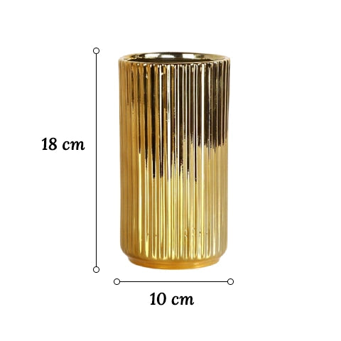 Vase plaqué or rayé raffiné en céramique dimensions du modèle M sur fond blanc.