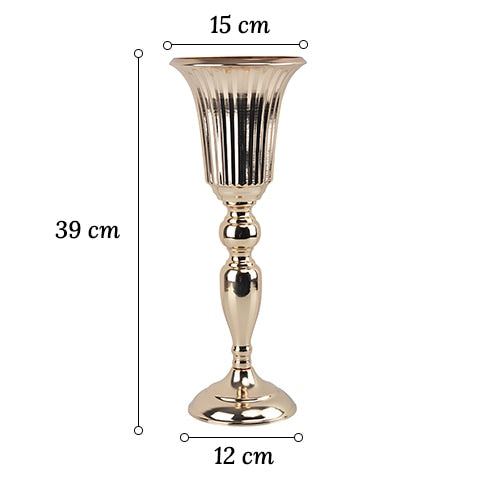 Vase prestigieux trompette pour mariage or ou argent en Métal  dimensions modèle L sur fond blanc.