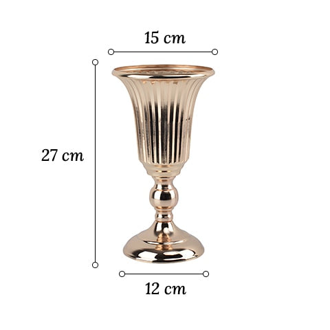 Vase prestigieux trompette pour mariage or ou argent en Métal  dimensions modèle M sur fond blanc.
