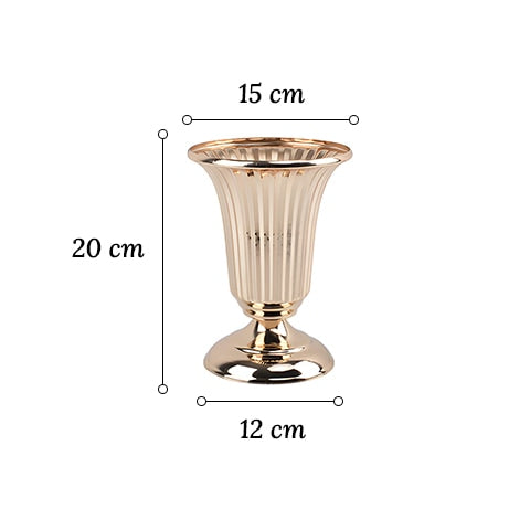 Vase prestigieux trompette pour mariage or ou argent en Métal  dimensions modèle S sur fond blanc.