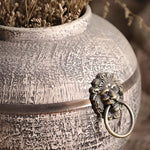 Vase Rétro Cerclage Cuivré avec Poignées Têtes de Lion - Vignette | Vase Cute