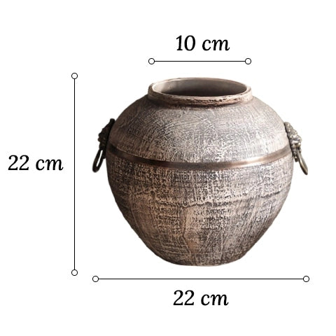 Vase Rétro Cerclage Cuivré avec Poignées Têtes de Lion en Céramique dimensions du modèle S sur fond blanc.