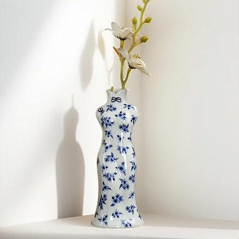 Vase robe kimono chinois bleu et blanc en Porcelaine présentation du style B avec fleurs.