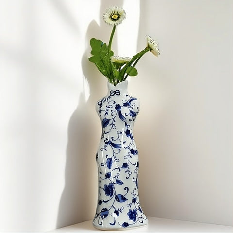 Vase robe kimono chinois bleu et blanc en Porcelaine présentation du style C avec fleurs.
