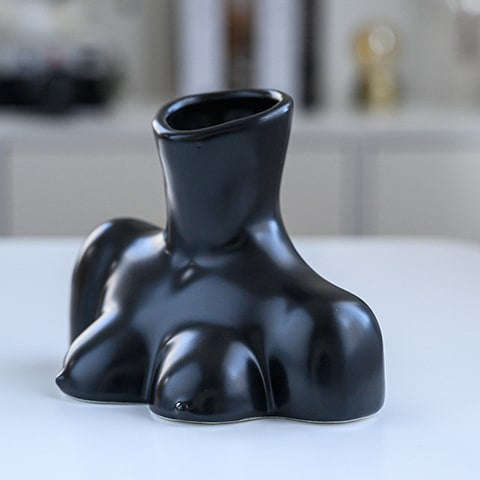 Vase seins femme body art en céramique modèle Noir présentation sans fleurs.