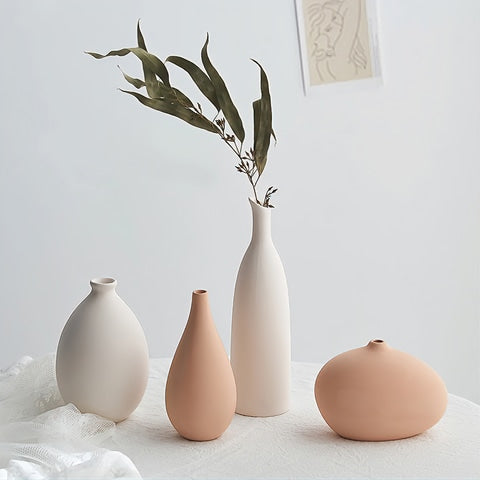 Vase Simple Blanc ou Abricot en céramique, présentation de tous les modèles avec fleurs et sans fleurs sur une table blanche.