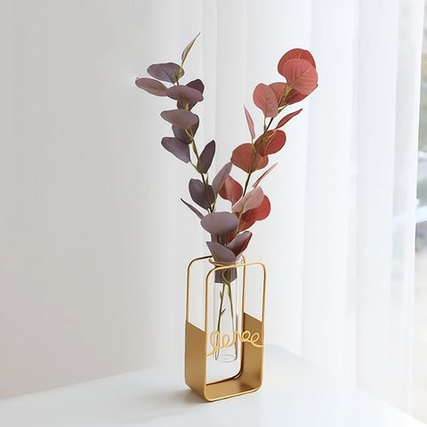 Vase soliflore doré love forme géométrique verre et fer présentation du modèle rectangle avec fleurs